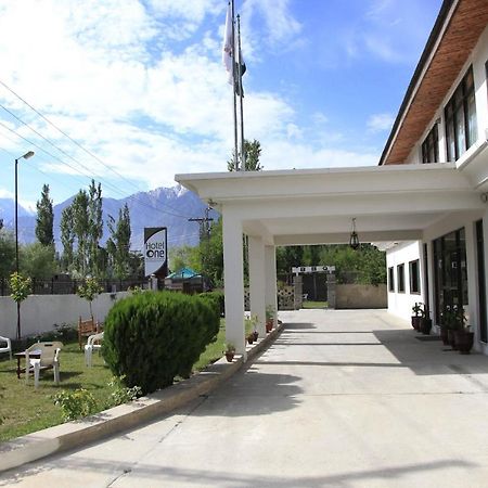 Hotel One Скарду Экстерьер фото